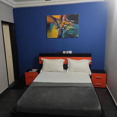 Royal Blue Guest House & Bar Lomé Exterior photo