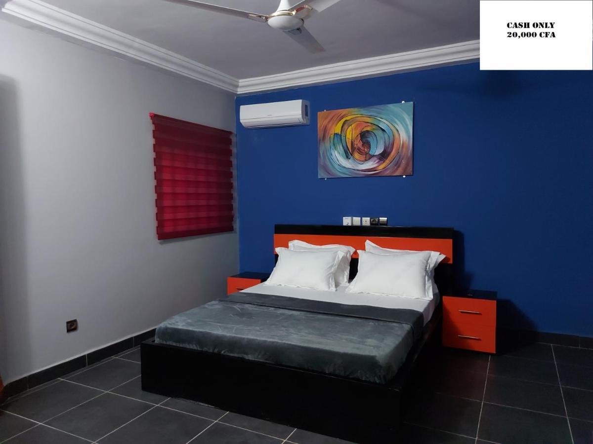Royal Blue Guest House & Bar Lomé Exterior photo