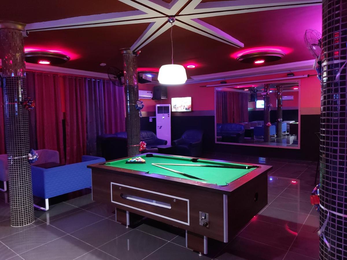 Royal Blue Guest House & Bar Lomé Exterior photo