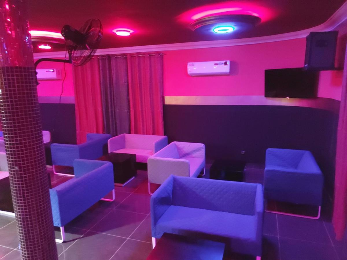 Royal Blue Guest House & Bar Lomé Exterior photo