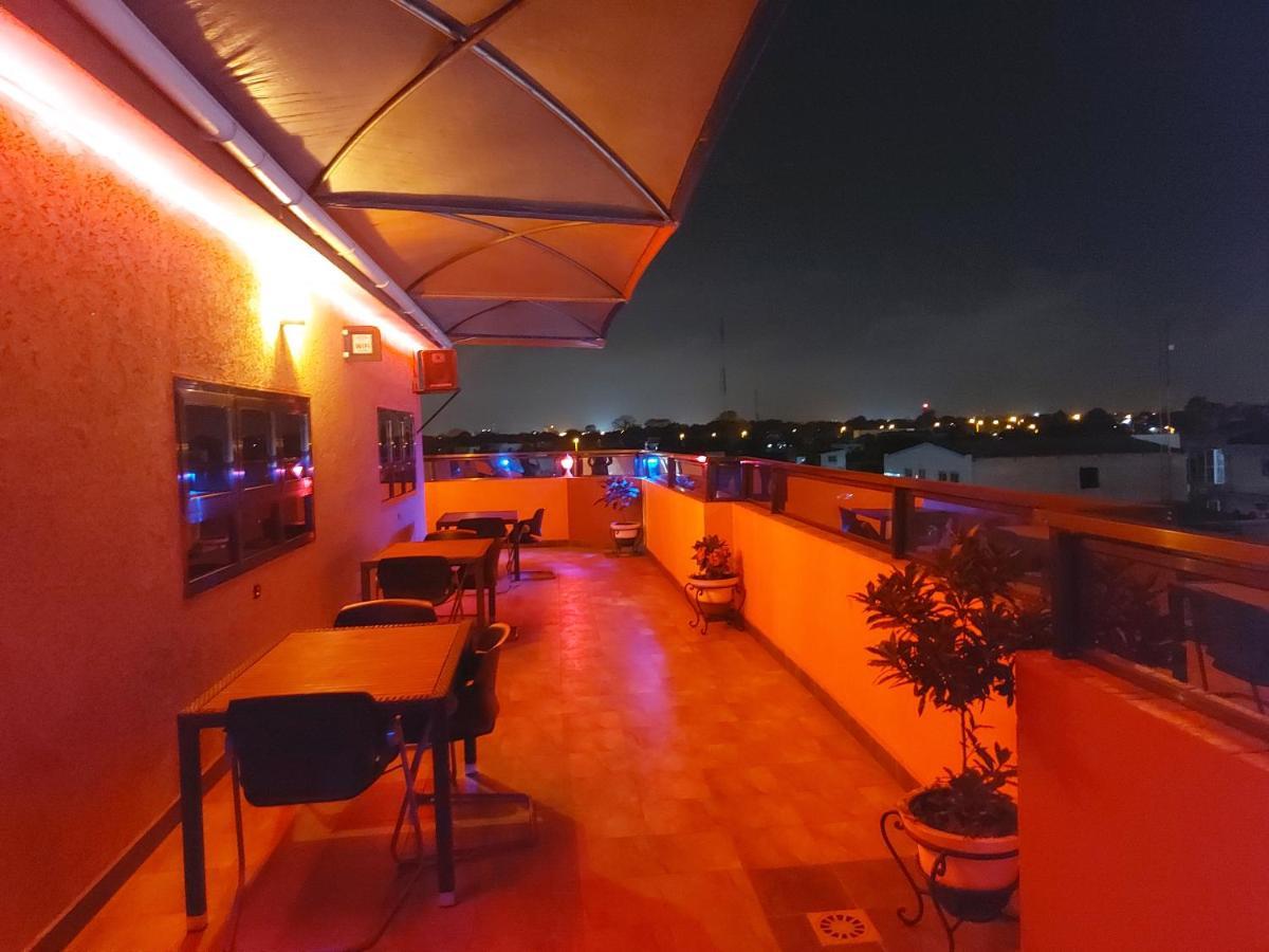 Royal Blue Guest House & Bar Lomé Exterior photo
