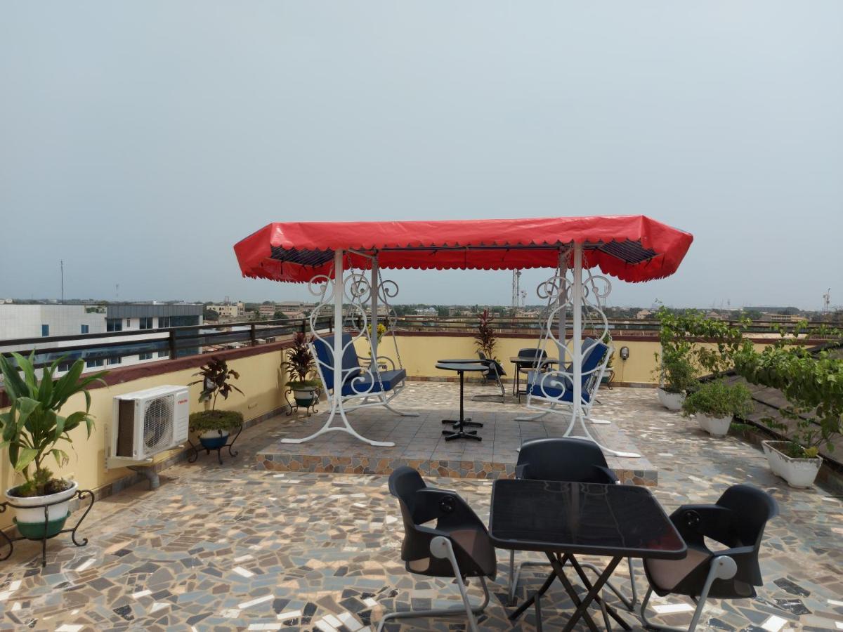 Royal Blue Guest House & Bar Lomé Exterior photo