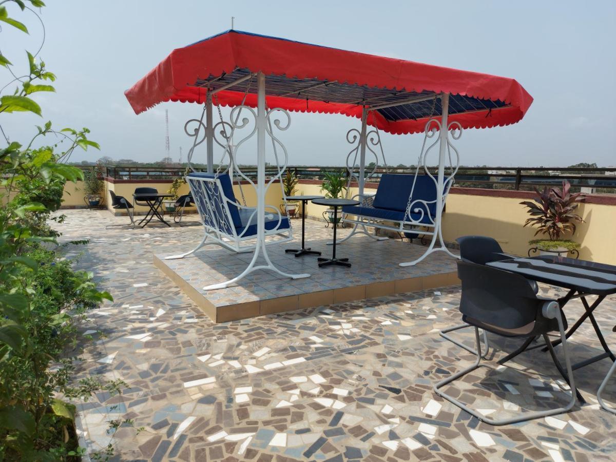 Royal Blue Guest House & Bar Lomé Exterior photo