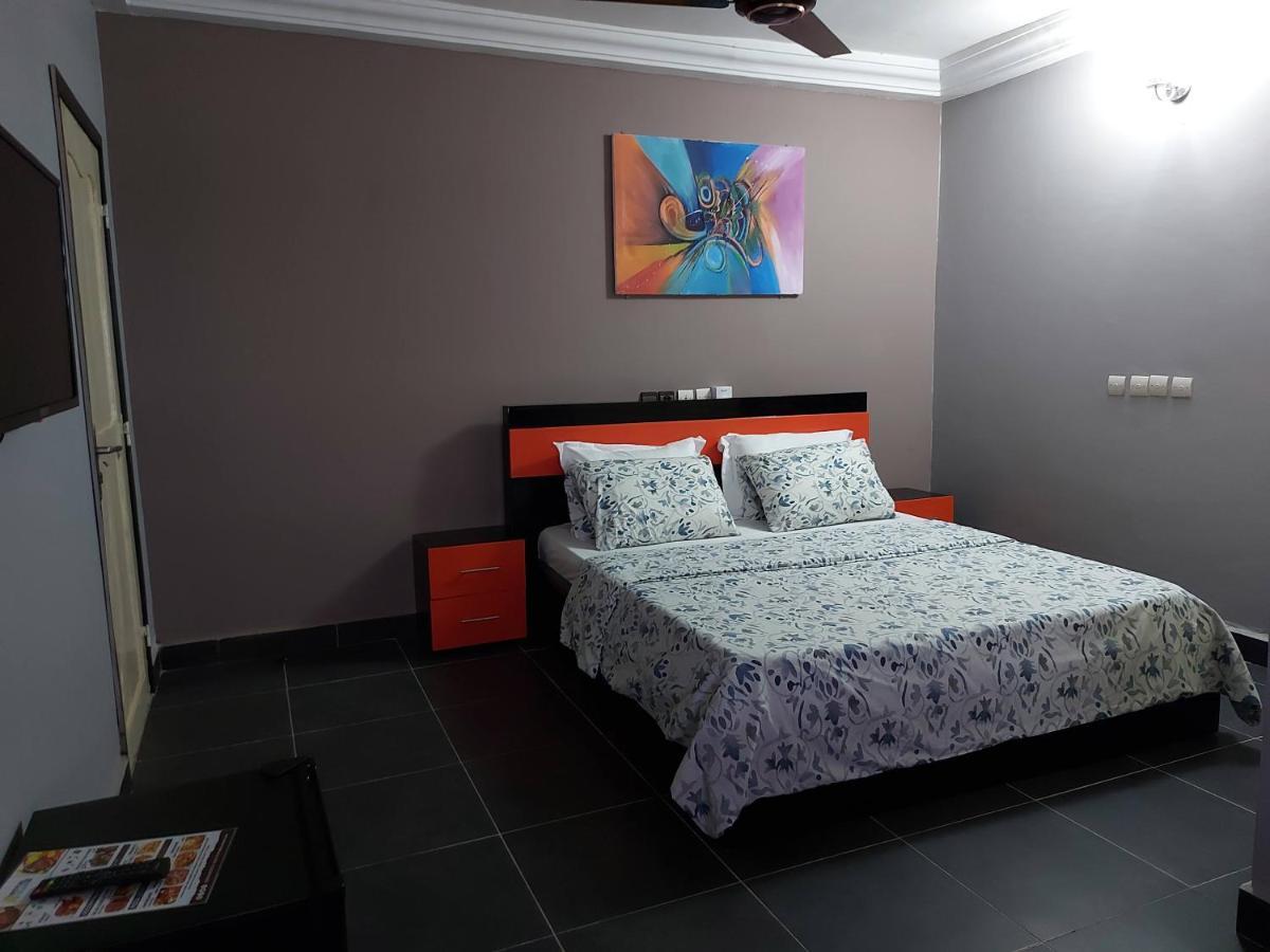 Royal Blue Guest House & Bar Lomé Exterior photo