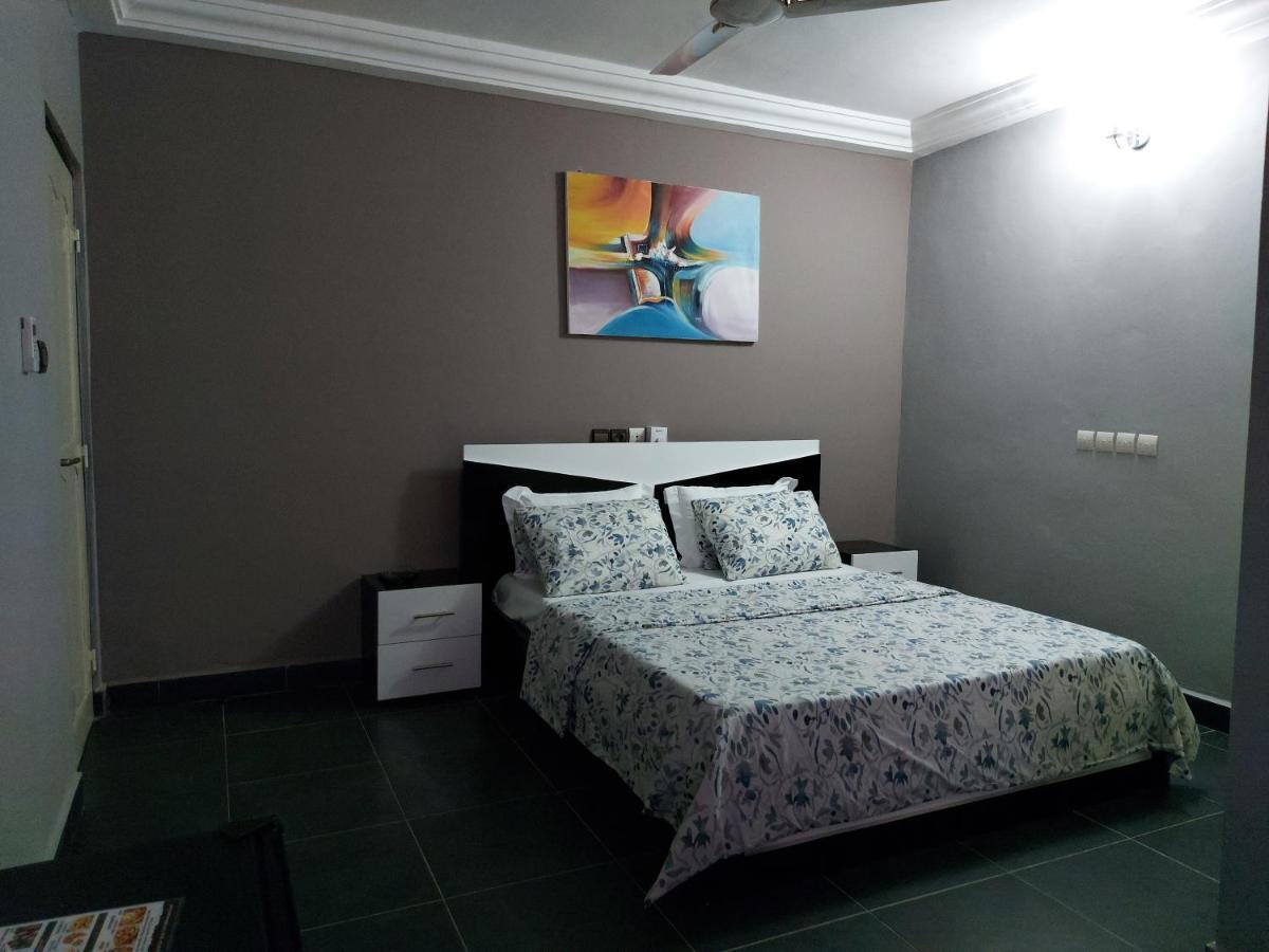 Royal Blue Guest House & Bar Lomé Exterior photo