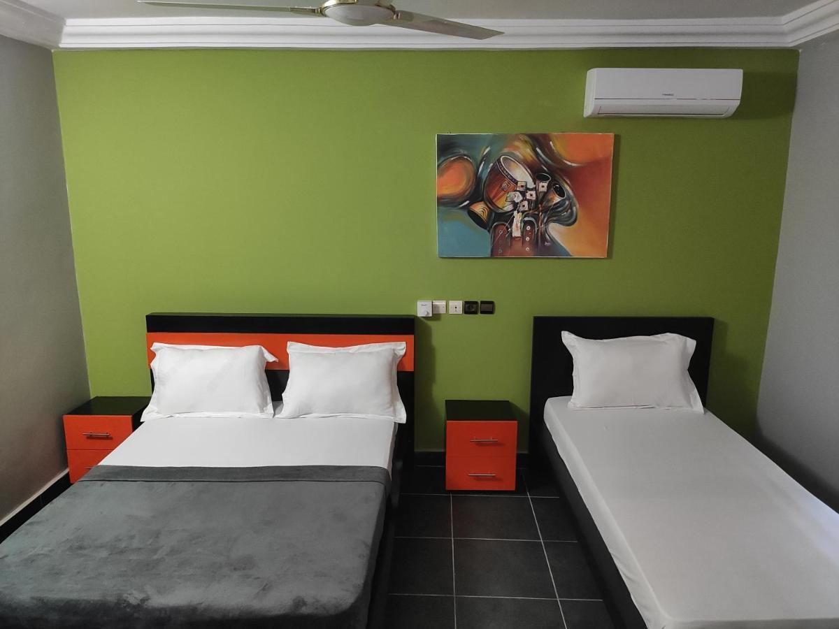 Royal Blue Guest House & Bar Lomé Exterior photo