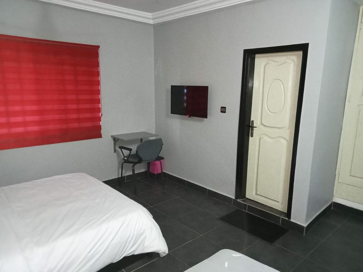 Royal Blue Guest House & Bar Lomé Exterior photo