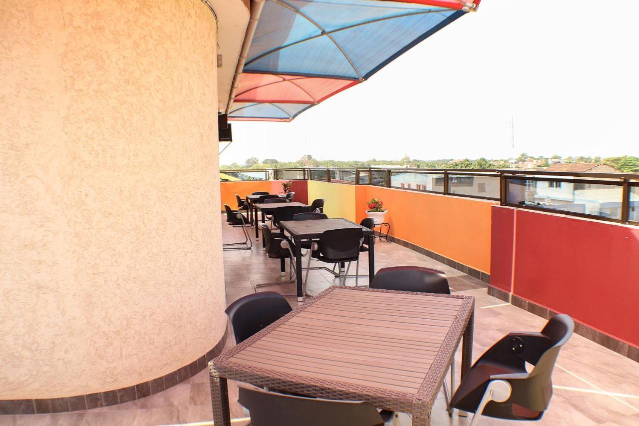 Royal Blue Guest House & Bar Lomé Exterior photo