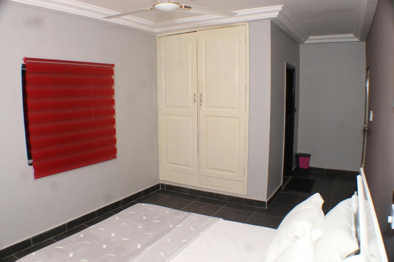 Royal Blue Guest House & Bar Lomé Exterior photo