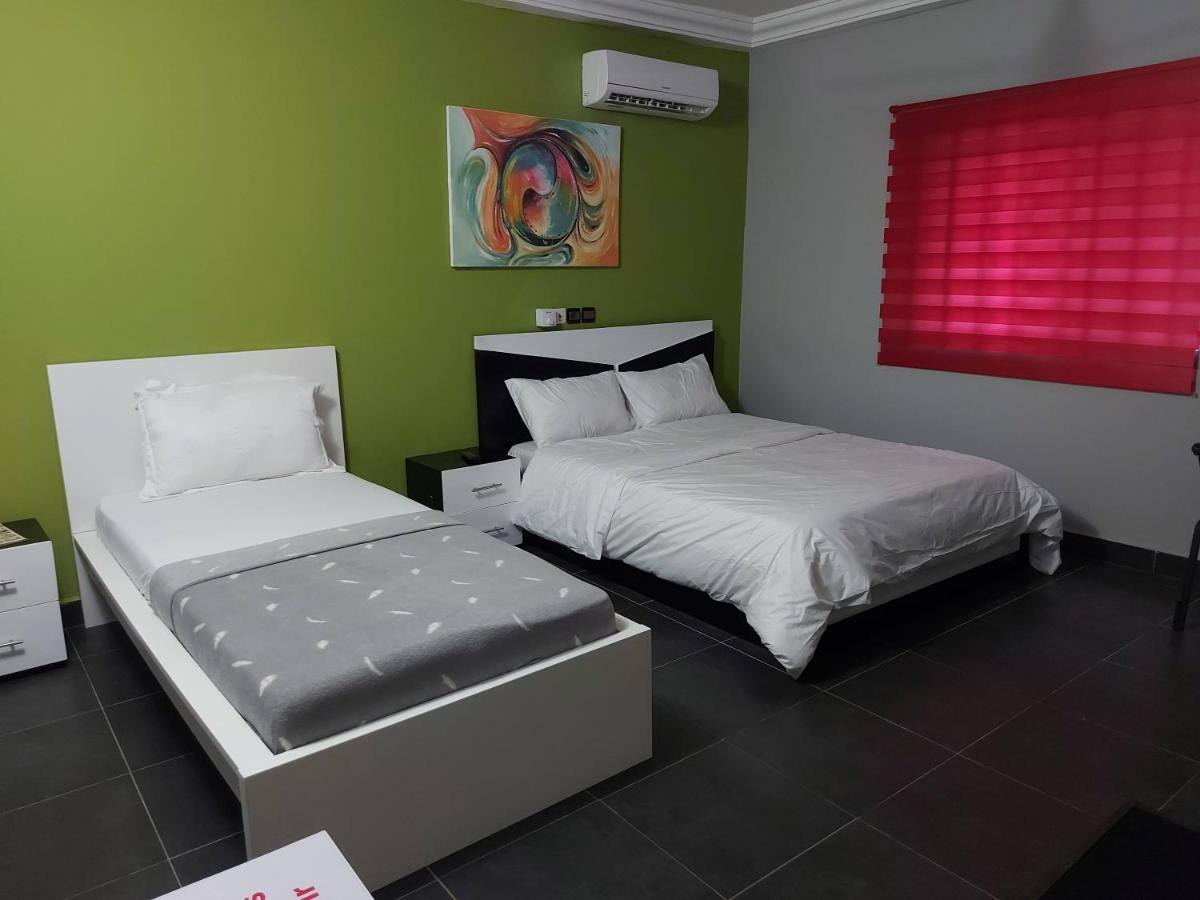 Royal Blue Guest House & Bar Lomé Exterior photo