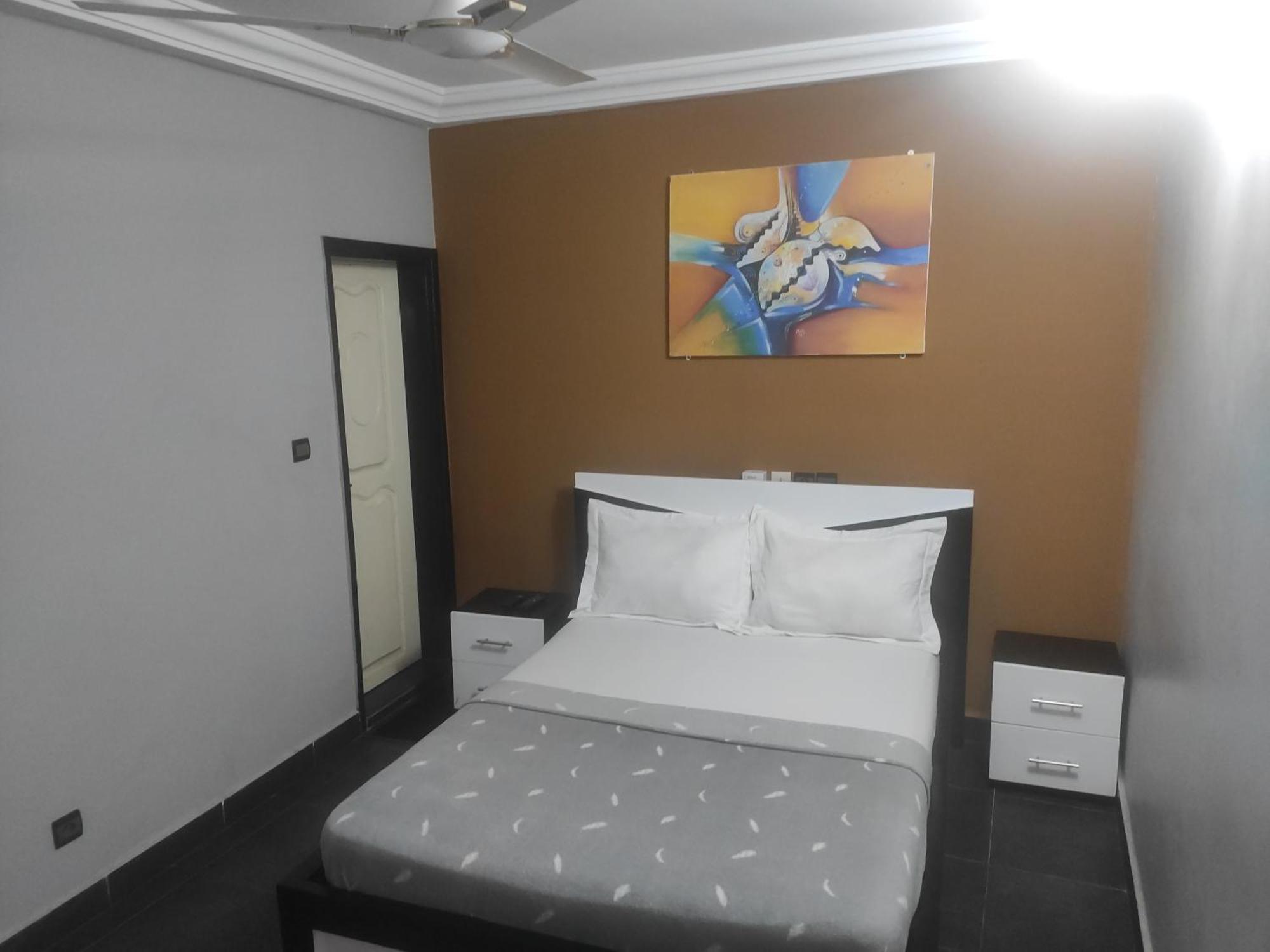 Royal Blue Guest House & Bar Lomé Exterior photo
