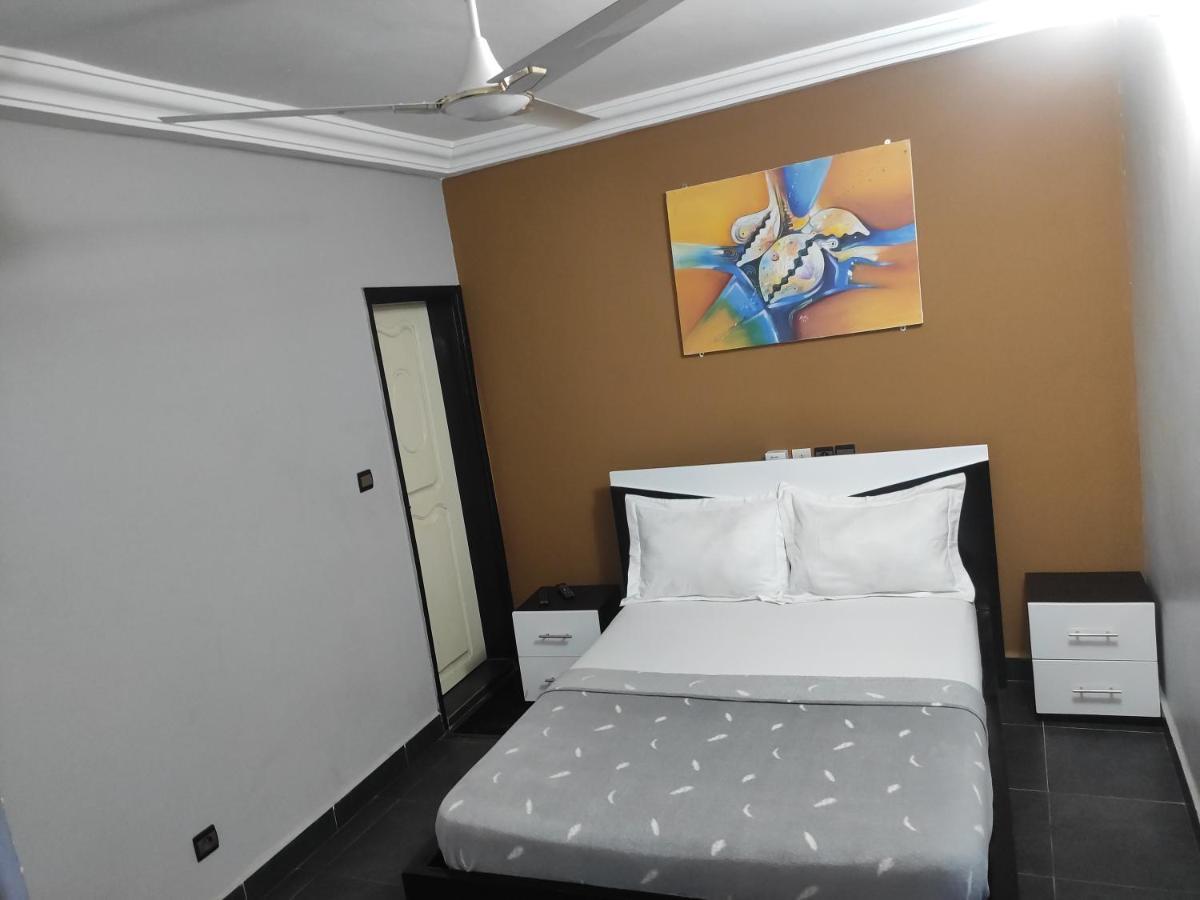 Royal Blue Guest House & Bar Lomé Exterior photo