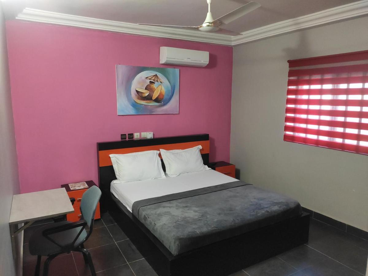 Royal Blue Guest House & Bar Lomé Exterior photo