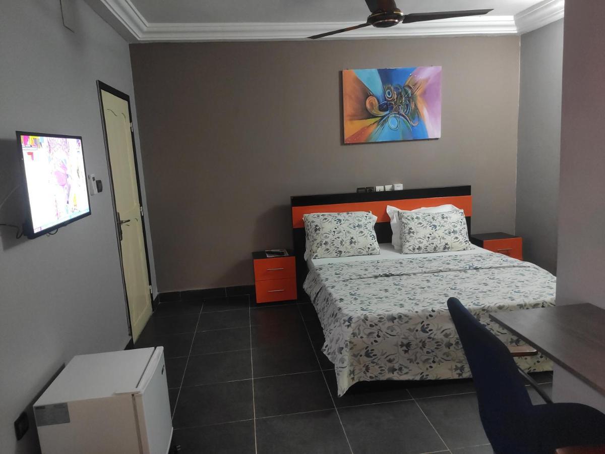Royal Blue Guest House & Bar Lomé Exterior photo
