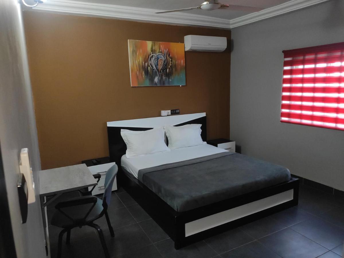 Royal Blue Guest House & Bar Lomé Exterior photo