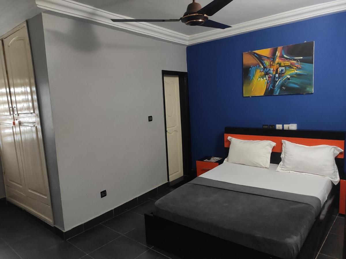 Royal Blue Guest House & Bar Lomé Exterior photo