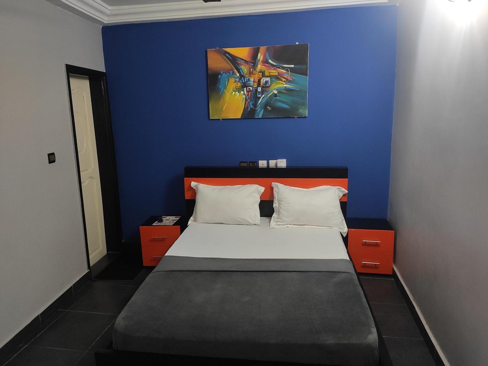 Royal Blue Guest House & Bar Lomé Exterior photo