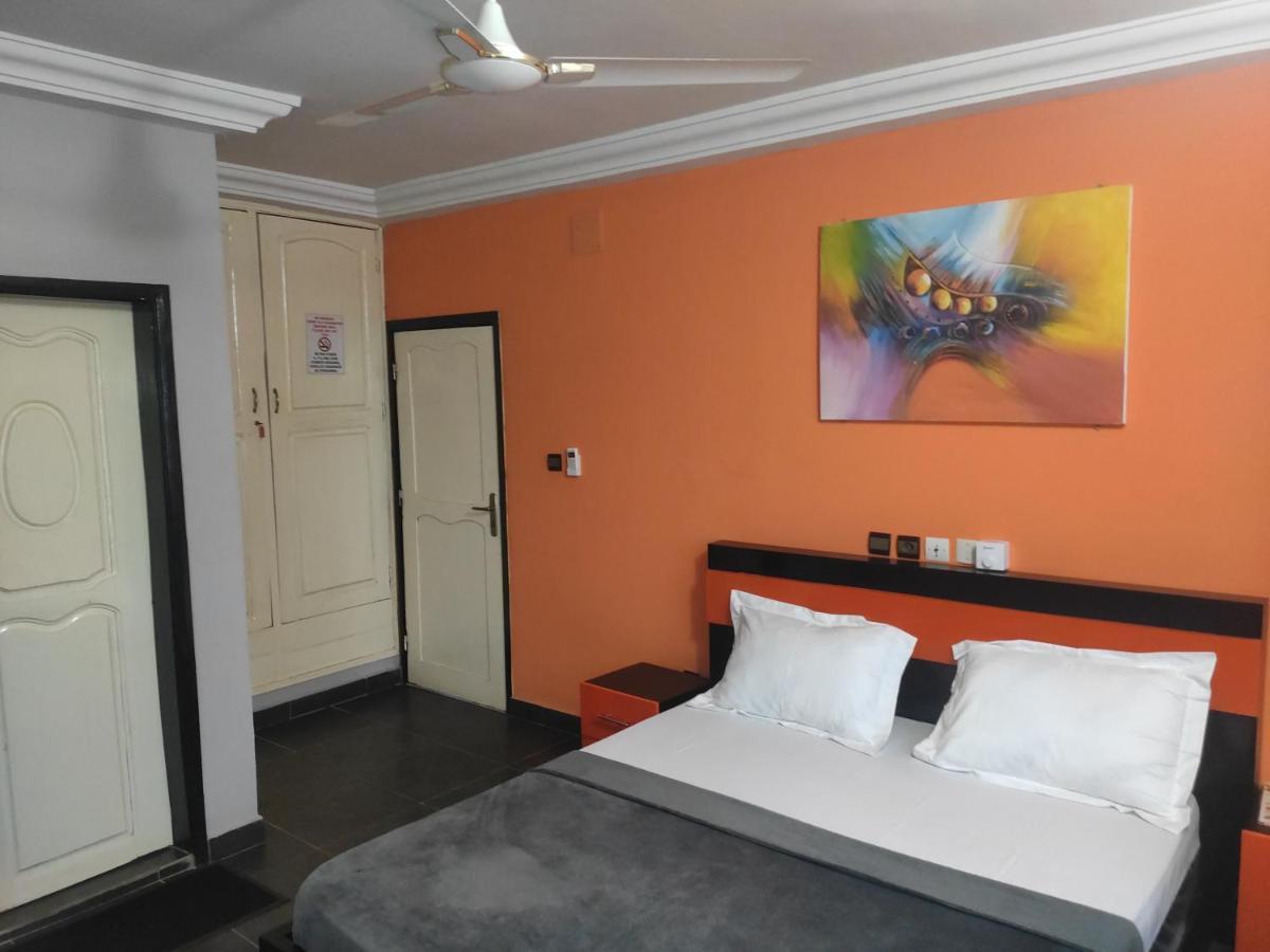 Royal Blue Guest House & Bar Lomé Exterior photo